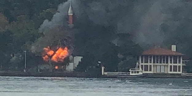 Bakan Ersoy'dan Vaniköy Cami açıklaması