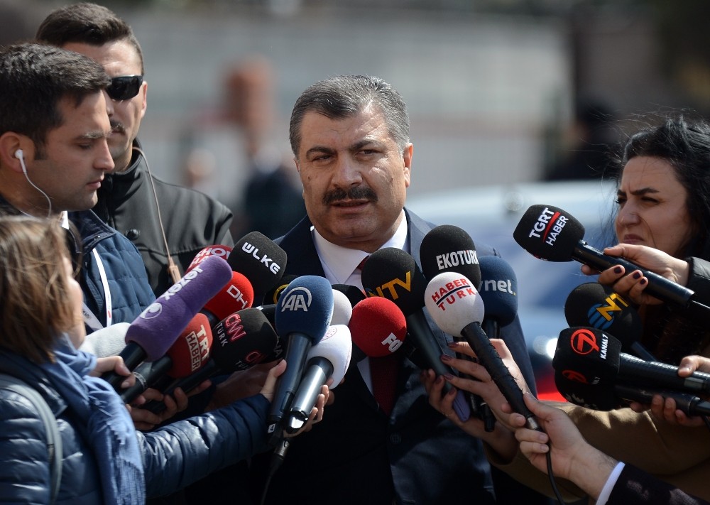 Bakan Fahrettin Koca: “7 bin sağlık personelimiz şu an aktif görevinin başında hizmet vermektedir” 