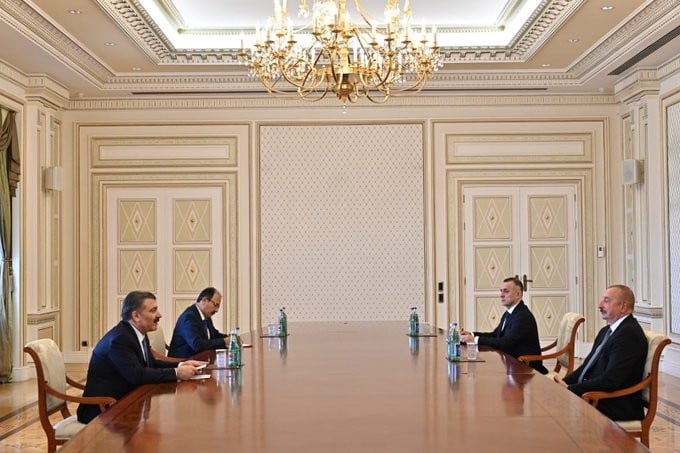 Bakan Fahrettin Koca’dan Aliyev’e ziyaret