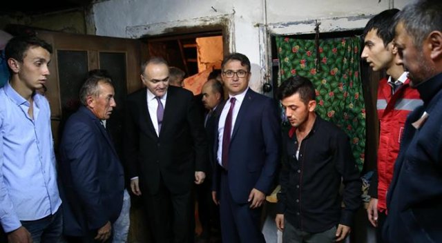 Bakan Faruk Özlü'den şehit ailesine ziyaret