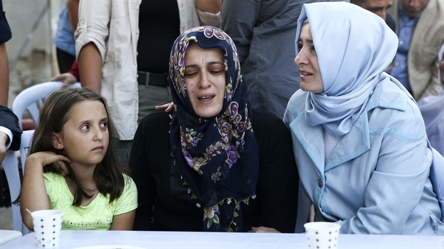 Bakan Fatma Betül Sayan Kaya'dan şehit eşine taziye