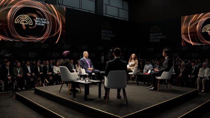 Bakan Fidan gençlerle buluştu: 'ADF Youth' etkinliğinde gelecek vizyonu konuşuldu