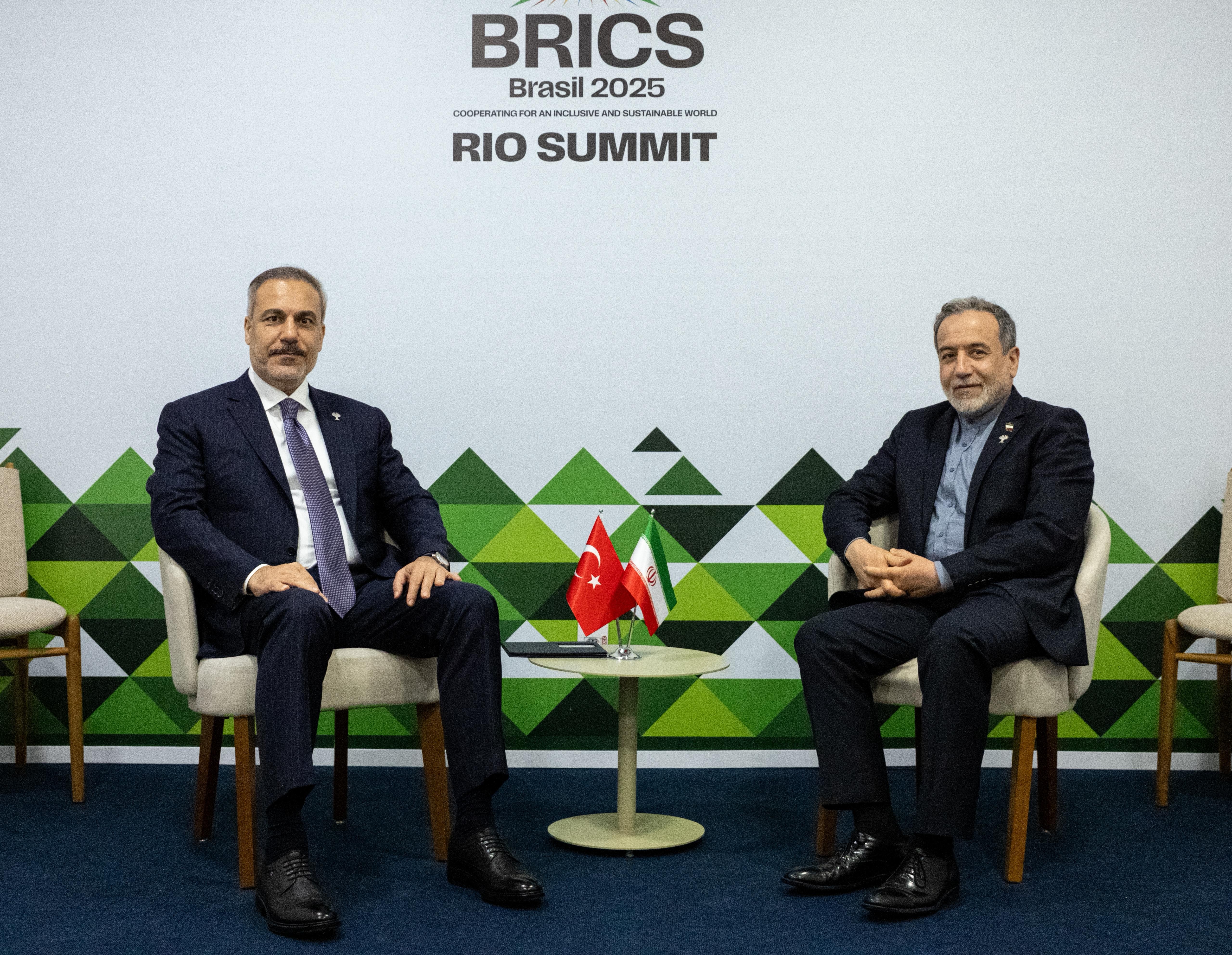 Bakan Fidan, İranlı mevkidaşı Arakçi ile görüştü