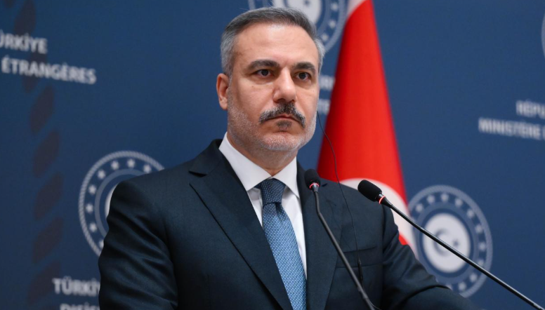 Bakan Fidan’dan kritik ziyaret! Konsolosluk Çağrı Merkezi'nde savaş mesaisi