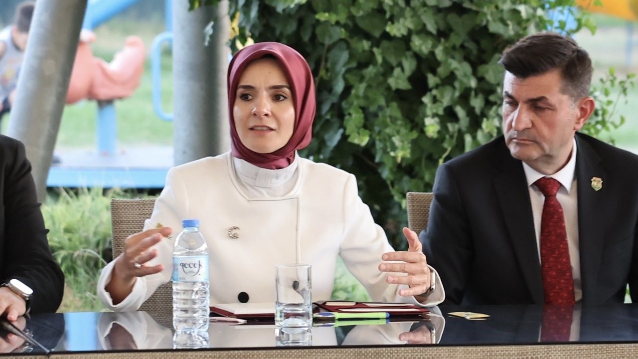 Bakan Göktaş, şehit aileleri ve gaziler derneği temsilcileriyle bir araya geldi