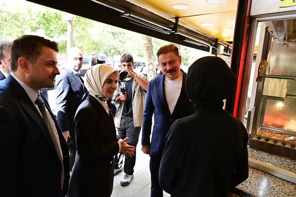 Bakan Göktaş, Türkiye Yüzyılı Buluşmaları İstanbul kapsamında Bahçelievler’de sahaya indi
