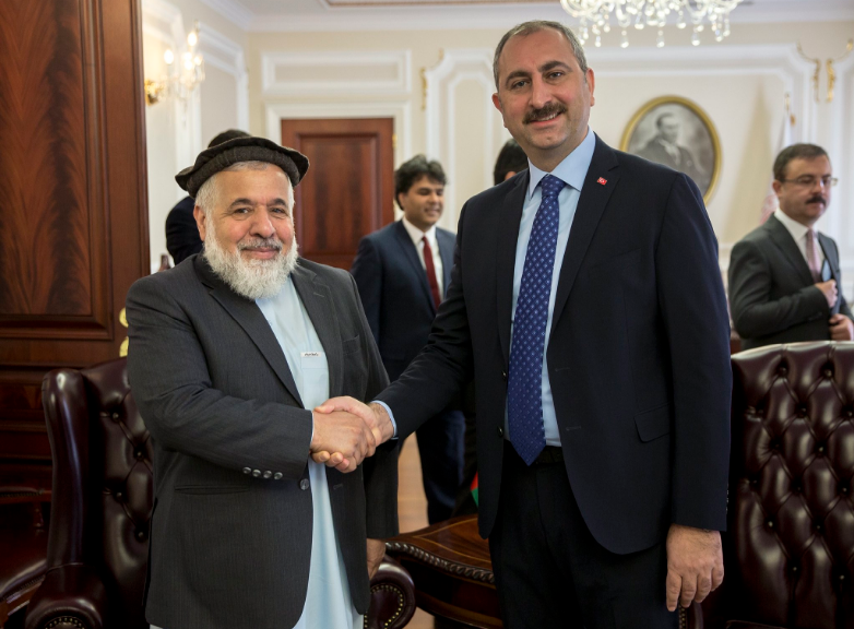 Bakan Gül, Afganistan Adalet Bakanı Enver ile görüştü 