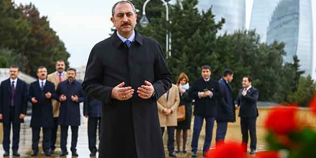 Bakan Gül Azerbaycan'da şehitlikleri ziyaret etti