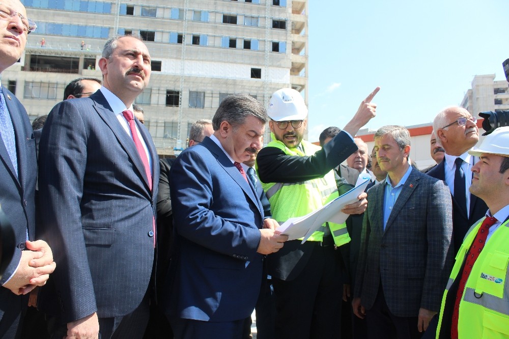 Bakan Gül ve Sağlık Bakanı Koca Şehir Hastanesini gezdi 