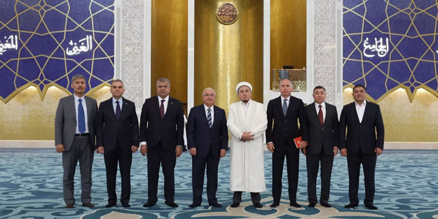 Bakan Güler, Astana Merkez Camisi'ni ziyaret etti