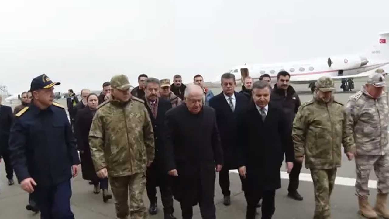 Bakan Güler ve kuvvet komutanları sınırın sıfır noktasında