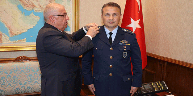 Bakan Güler uzaya gidecek Albay Alper Gezeravcı'yı kabul etti!