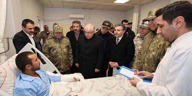 Bakan Güler'den yaralı askerlerimize ziyaret!