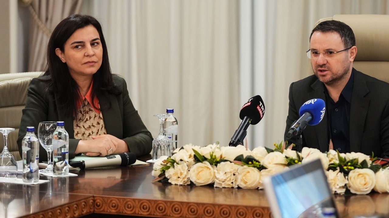 Bakan Gürlek, suça sürüklenen çocukların mağdur ettiği ailelerle buluştu: Acınızı en derinden hissediyorum! Bu sorunu çözeceğiz!