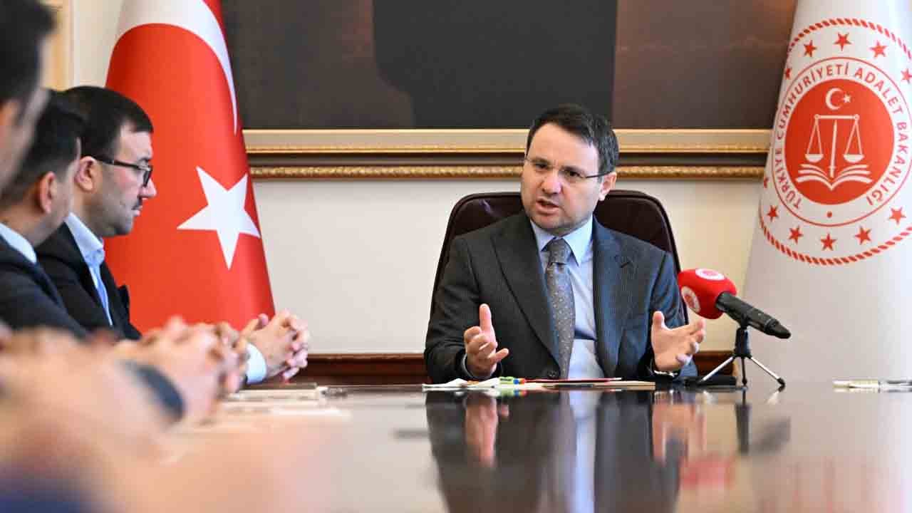 Bakan Gürlek’ten Jandarma’ya ateş açılmasına sert tepki! Kamu görevlisine silah çekenler adalet önünde hesap verecek