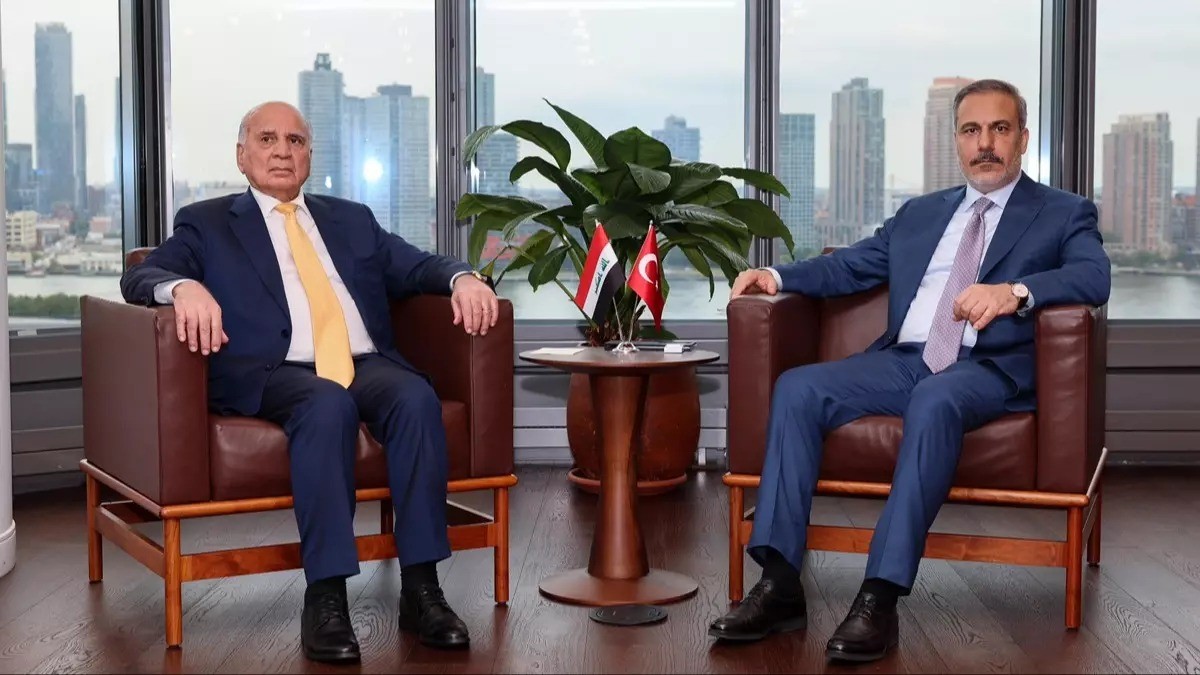 Bakan Hakan Fidan, Iraklı mevkidaşı ile bir araya geldi