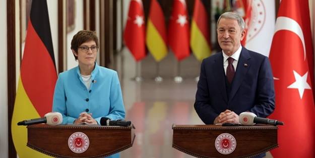 Bakan Hulusi Akar bizzat yüzüne söyledi: PKK eşittir YPG'dir
