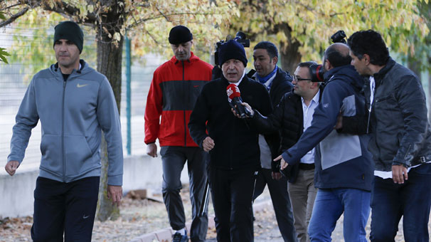 Bakan Hulusi Akar, Kızılcahamam'da sabah yürüyüşü yaptı