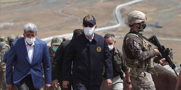 Bakan Hulusi Akar sınır hattında!
