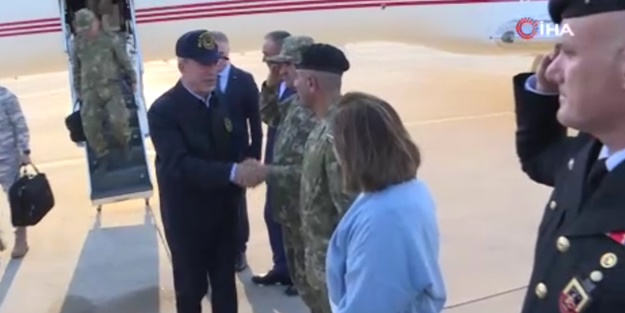 Bakan Hulusi Akar ve komutanlardan 