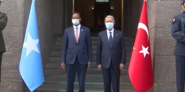 Bakan Hulusi Akar'dan kritik görüşme