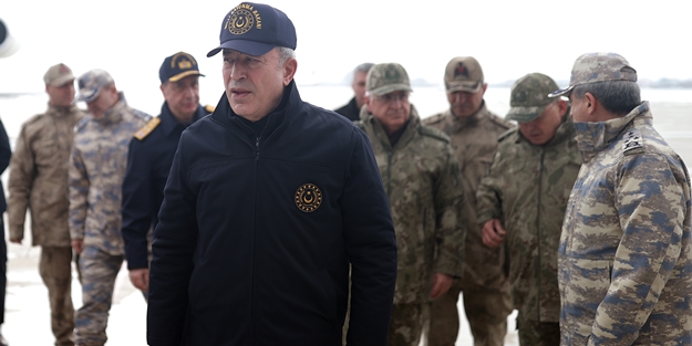 Bakan Hulusi Akar'dan sınır hattında inceleme