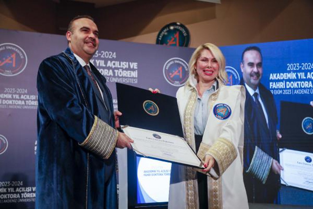 Bakan Kacır'a fahri doktora ünvanı! ""Uzay ekonomisinden Türkiye’nin pay almasını sağlayacağız"