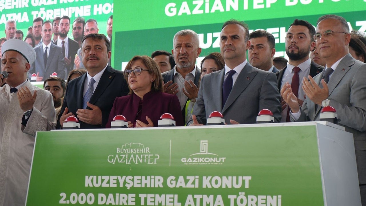Bakan Kacır’dan CHP’deki yolsuzluklara tepki: Milletin emanetine nasıl hıyanet ettiklerini hep birlikte görüyoruz