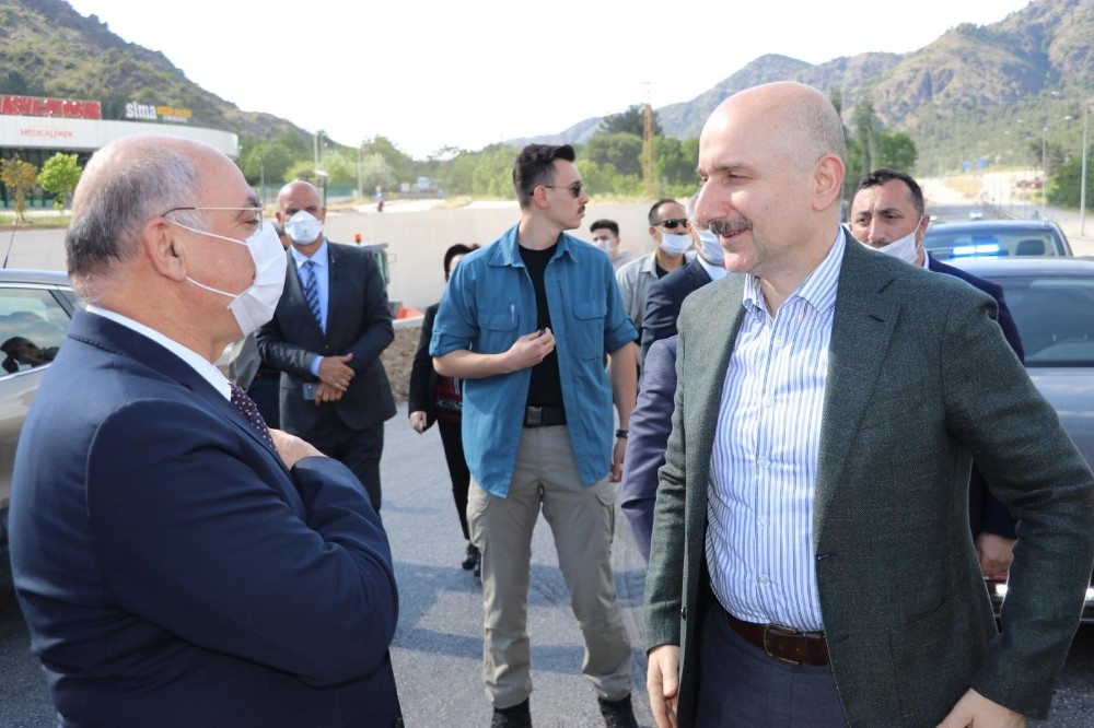 Bakan Karaismailoğlu, Amasya Çevre Yolu şantiyesinde incelemelerde bulundu 
