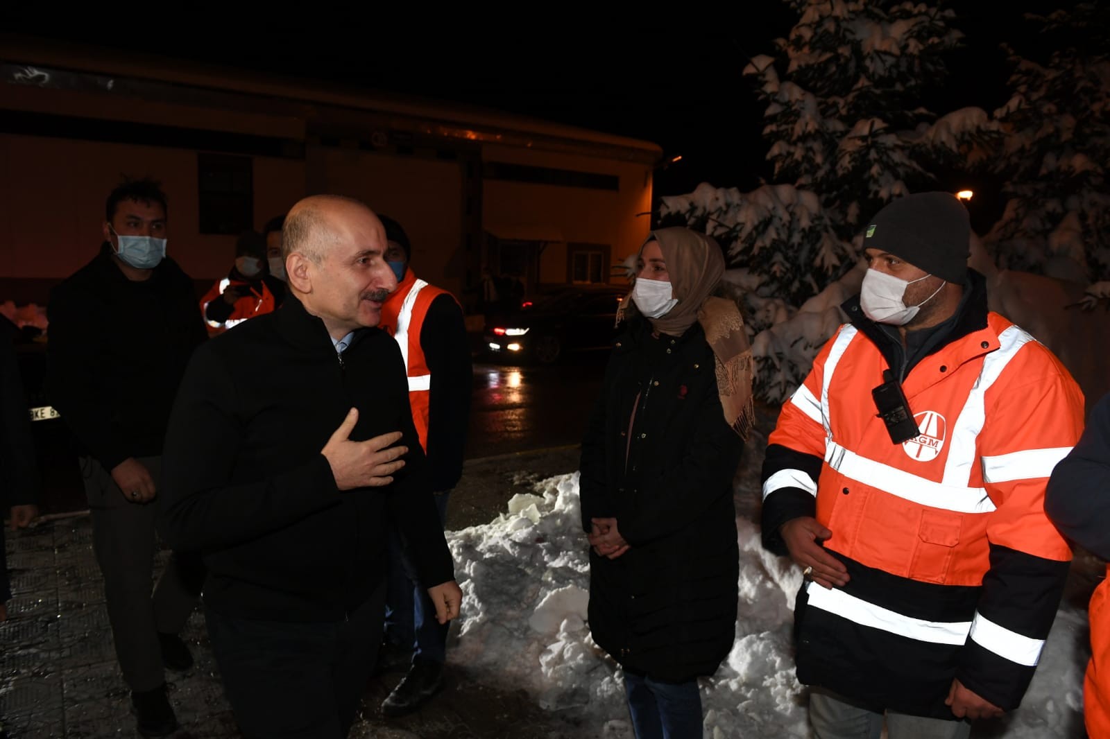 Bakan Karaismailoğlu, Bolu Dağı'nda karla mücadele çalışmalarını inceledi