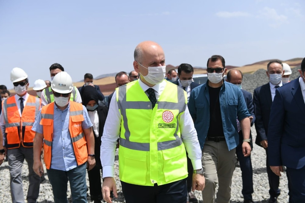 Bakan Karaismailoğlu: “Bugün itibariyle 3 ülkeye uçuşlar başladı“ 