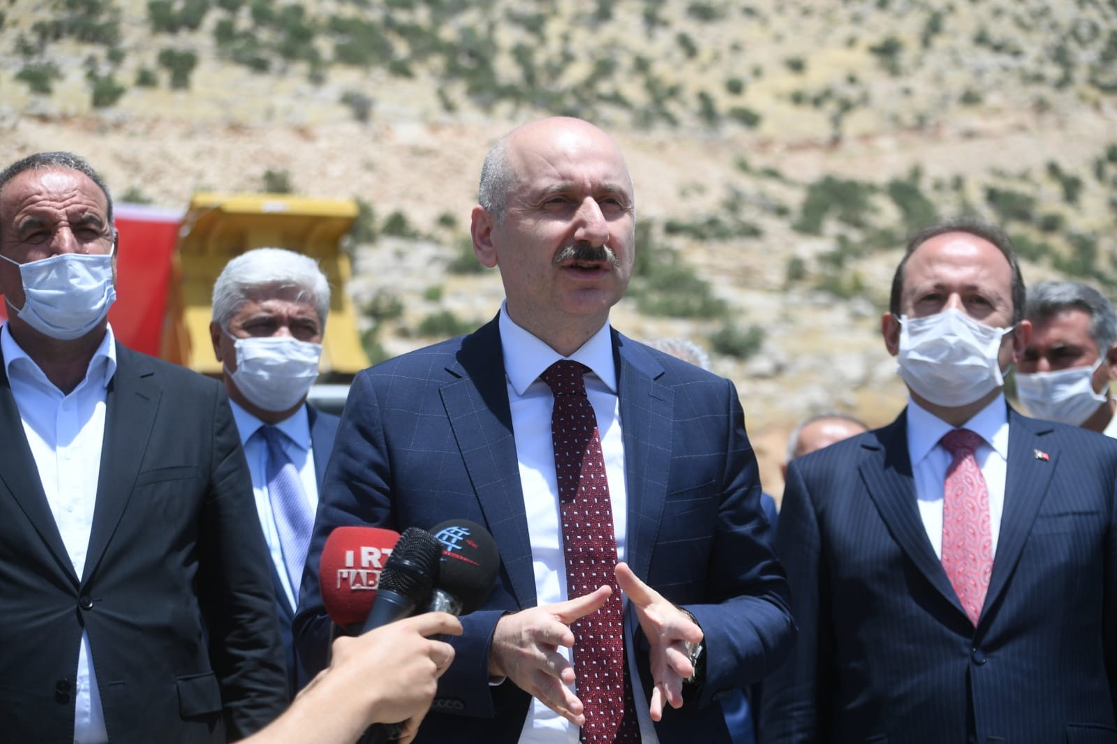 Bakan Karaismailoğlu, Cizre'de temaslarda bulundu