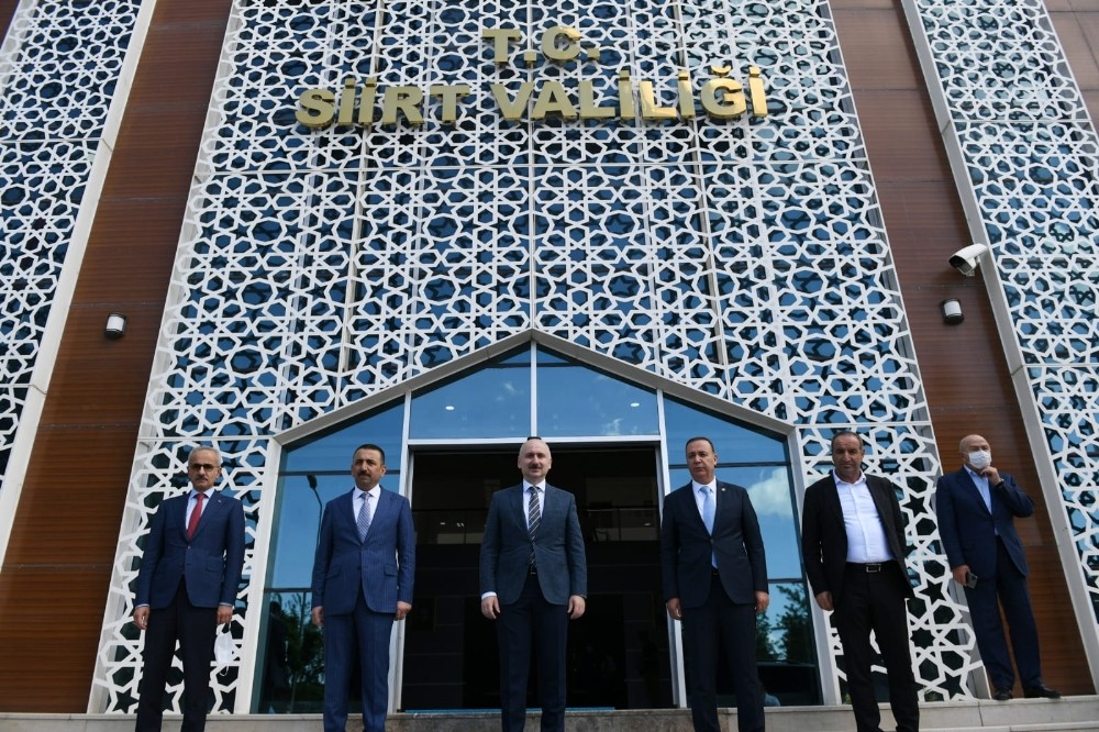 Bakan Karaismailoğlu Siirt’te yol çalışmalarını inceledi 