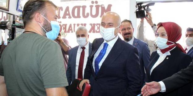 Bakan Karaismailoğlu'nun saç esprisi kahkahaya boğdu