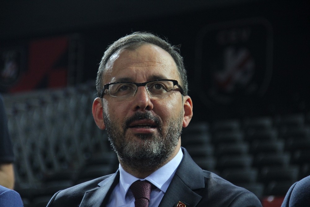 Bakan Kasapoğlu, Abdülkadir Ömür’ü arayarak geçmiş olsun dileklerini iletti 