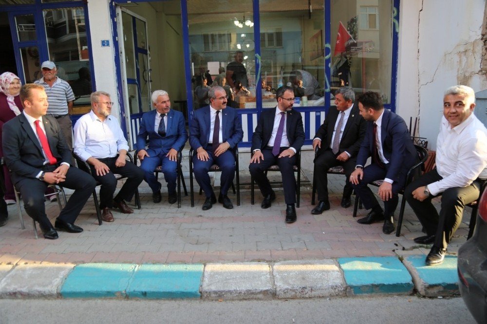 Bakan Kasapoğlu Altıntaş ve Dumlupınar’ı ziyaret etti 