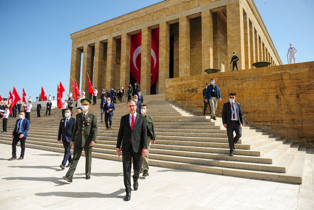 Bakan Kasapoğlu, Anıtkabir’i ziyaret etti 
