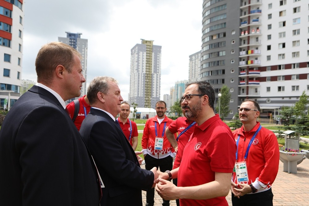 Bakan Kasapoğlu, Belarus’ta sporcu köyünü ziyaret etti 