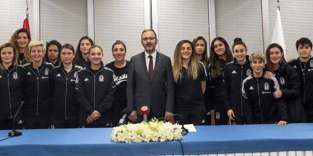 Bakan Kasapoğlu, Beşiktaş Kadın Futbol Takımı’nı kabul etti