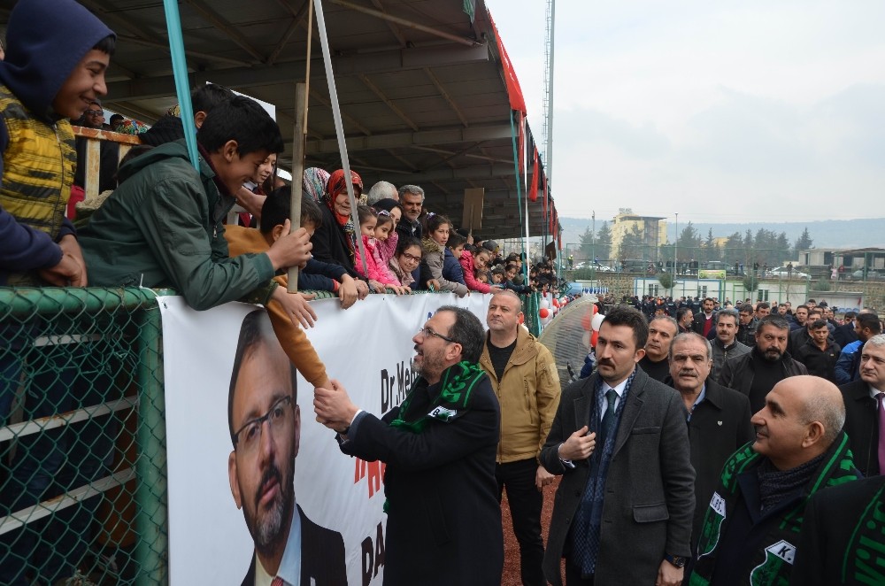Bakan Kasapoğlu, bisiklet dağıtım programında zor anlar yaşadı 