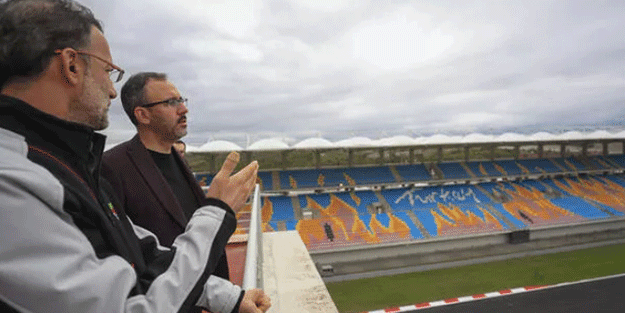 Bakan Kasapoğlu, Formula 1 bölgesinde incelemelerde bulundu