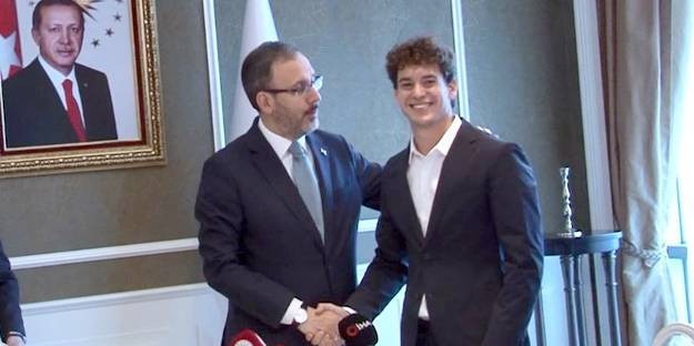 Bakan Kasapoğlu, Formula 2 pilotu Cem Bölükbaşı’nı kabul etti