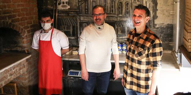 Bakan Kasapoğlu ile Guidetti pizza yaptı