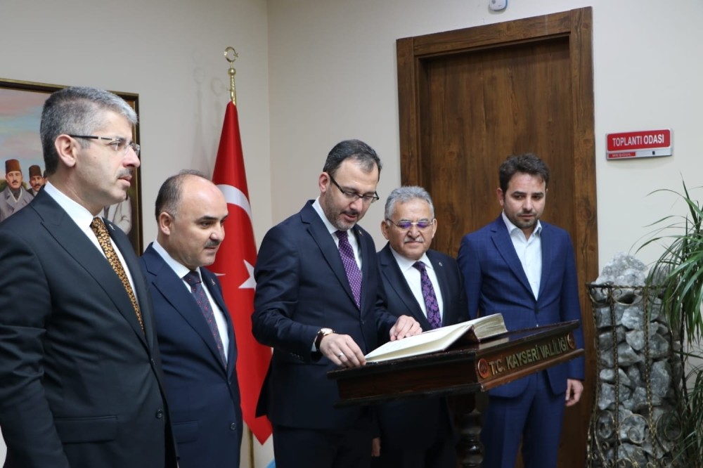 Bakan Kasapoğlu Kayseri Valiliğini ziyaret etti 