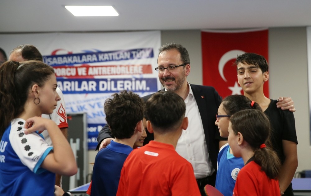 Bakan Kasapoğlu, Konya’da sporcularla bir araya geldi 