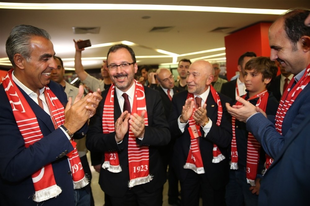 Bakan Kasapoğlu Milli Takım’a destek için İzlanda’ya gidiyor 