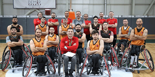 Bakan Kasapoğlu, paralimpik sporcuları ziyaret etti