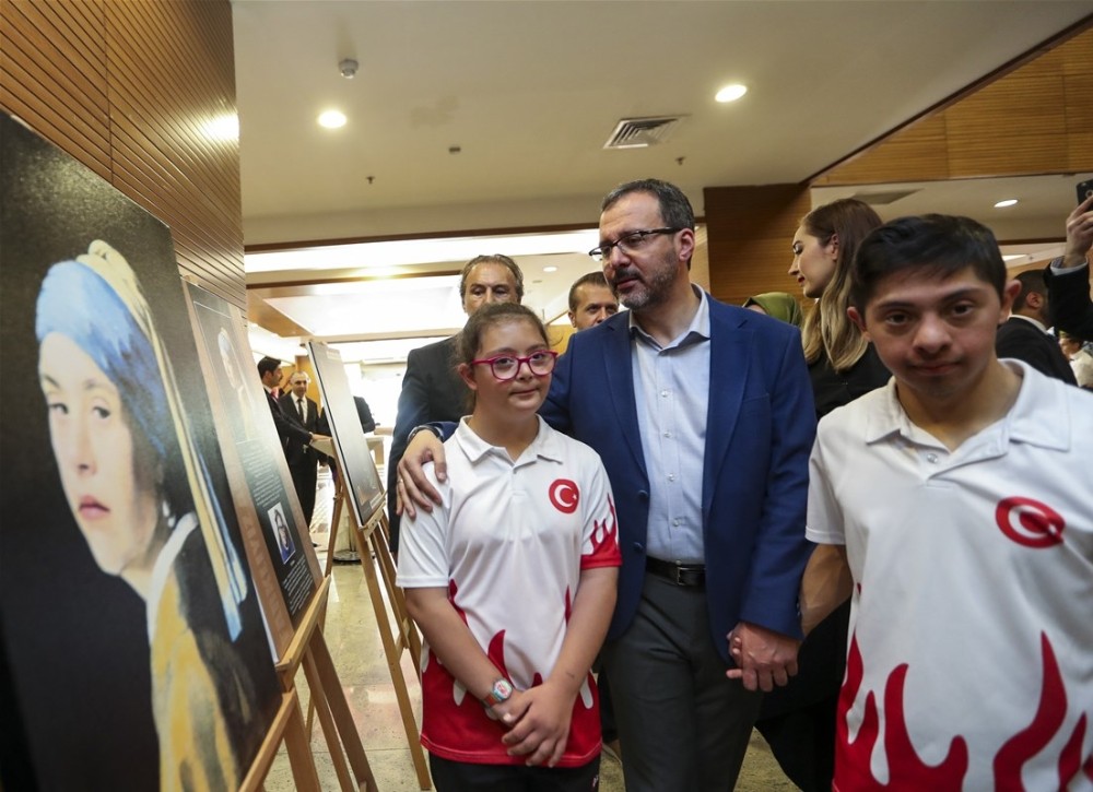Bakan Kasapoğlu ’Şampiyonlar’ filminin galasına katıldı 
