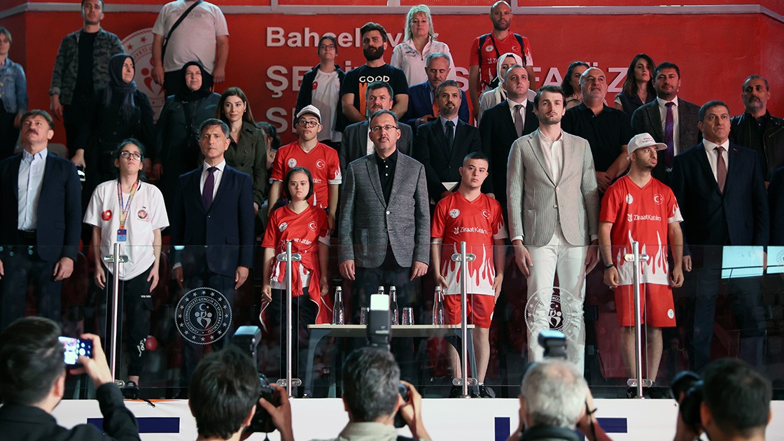 Bakan Kasapoğlu: Şampiyonlarımız için, adaylarımız için hiçbir şekilde fedakarlıktan kaçınmayacağız