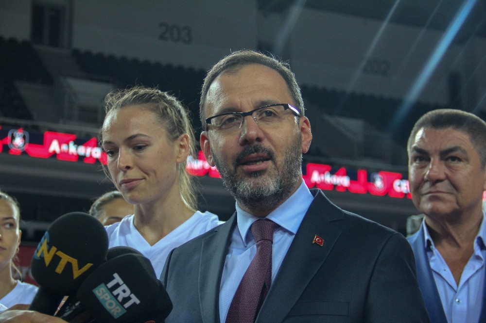 Bakan Kasapoğlu: “Voleybolda bizleri çok güzel başarıların beklediğine inanıyorum” 